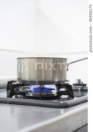 Hand pot cooking on a gas stove 88488275