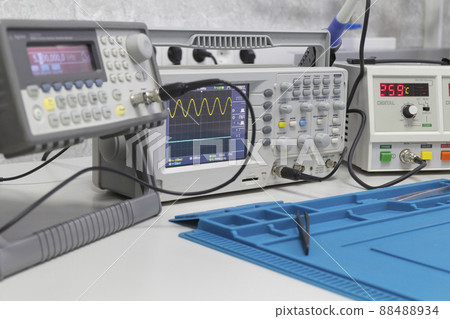 Power supplies and electronic measuring devices in the laboratory 88488934
