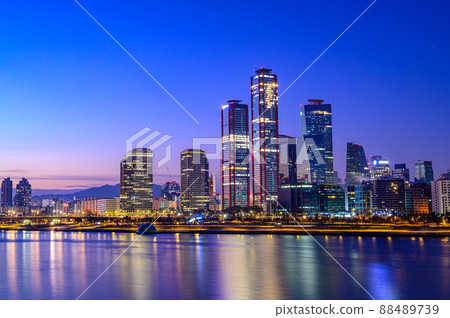 Cityscape of Yeouido, Seoul taken at sunset time Cityscape of Yeouido, Seoul taken at sunset time 88489739