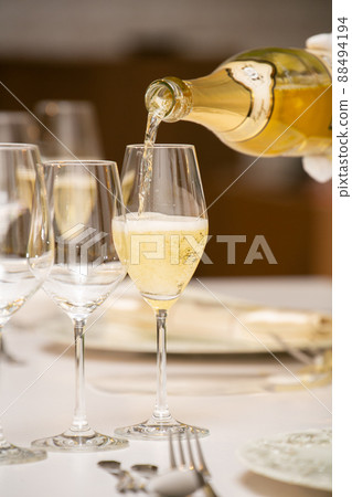 Cheers champagne 88494194