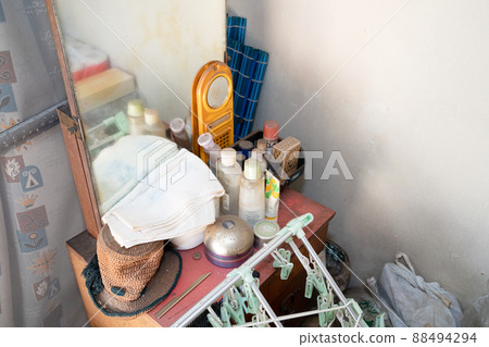 A messy room (organizing relics) A messy room (organizing relics) 88494294