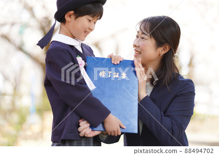 有文憑的父母和孩子 88494702