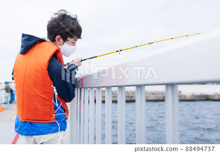 男孩們喜歡釣魚 88494737