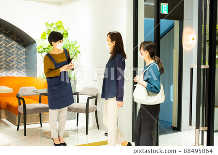 Restaurant information clerk 88495064