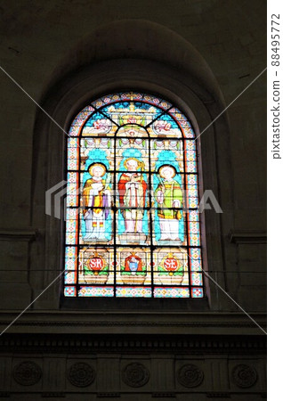 法國巴黎圣洛克教堂的彩色玻璃 88495772