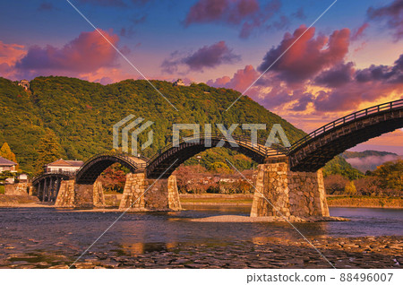 Dusk of Kintaikyo Bridge in Iwakuni 88496007