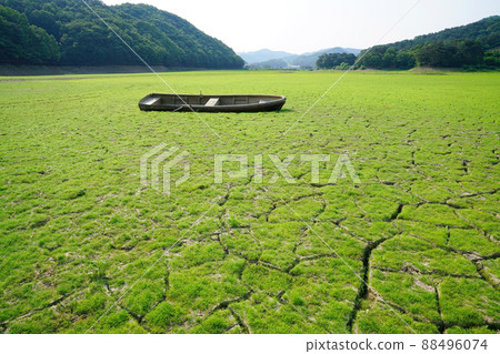 cracked reservoir cracked reservoir 88496074