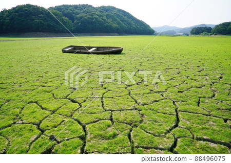 破裂的水庫 88496075