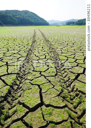 破裂的水庫 88496211