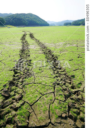 破裂的水庫 破裂的水庫 88496305