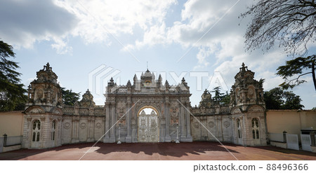 Gate to turkish palace 88496366