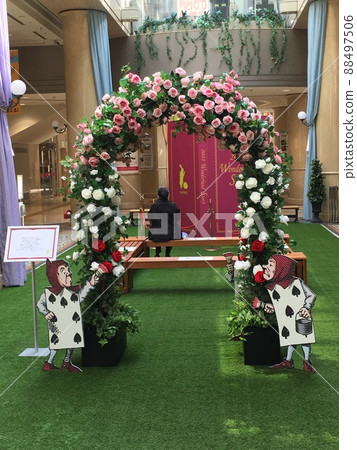 愛麗絲夢遊仙境花園護理場景 愛麗絲夢遊仙境花園護理場景 88497506