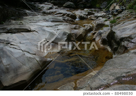 Tottori four seasons walk Akaha River pothole 88498030