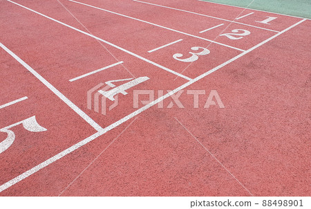 Number of starting lines for running tracks 88498901