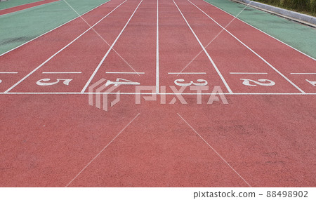 Number of starting lines for running tracks 88498902