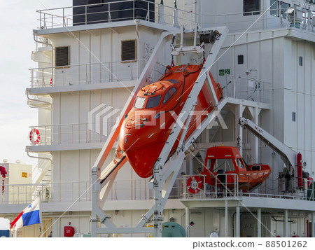 Lifeboat equipped on the ship 88501262