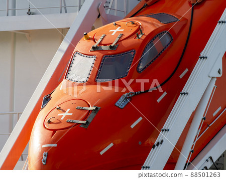 Lifeboat equipped on the ship 88501263