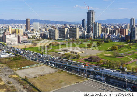 Contrast the vast Naniwanomiya and the cityscape of Osaka Contrast the vast Naniwanomiya and the cityscape of Osaka 88501401