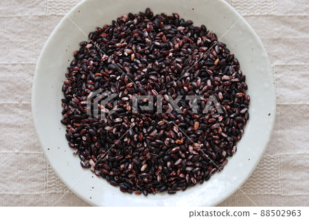 Black rice from Miyagi prefecture (ancient rice, purple black rice, purple rice) Black rice from Miyagi prefecture (ancient rice, purple black rice, purple rice) 88502963