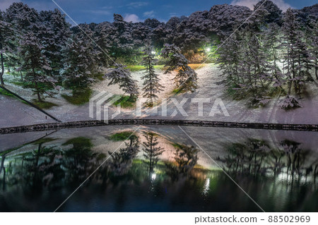 《Tokyo》 Snowy Tokyo, around the Imperial Palace in the snowy landscape 88502969