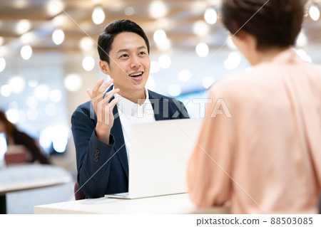 正在開會的商務人士 88503085