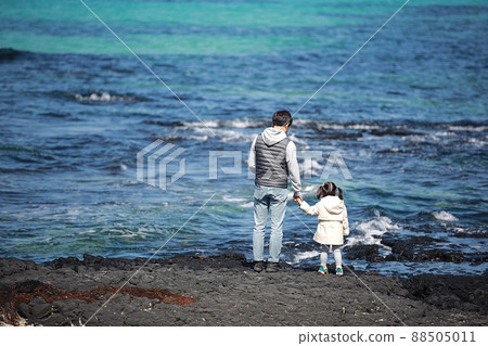 Jeju travel, beach, family 88505011