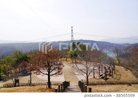兵庫川西市人倉公園(奇美山)和人倉大壩(春季) 兵庫川西市人倉公園(奇美山)和人倉大壩(春季) 88505509