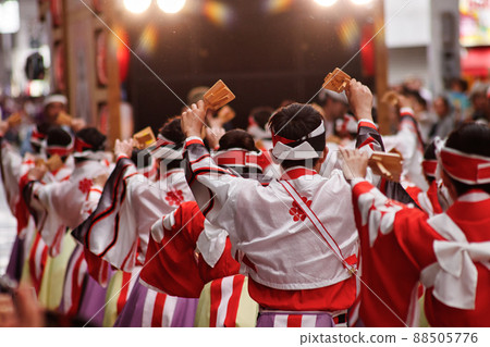 A large-scale dance festival, the Yosakoi Festival in Kochi Prefecture 88505776