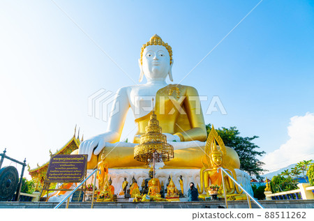 Wat Phra That Doi Kham (Temple of the Golden Mountain) 88511262