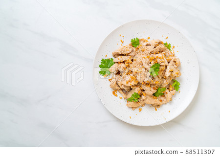 stir-fried chicken with garlic 88511307