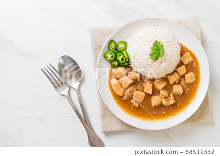 Chicken in brown sauce or gravy sauce with rice 88511332