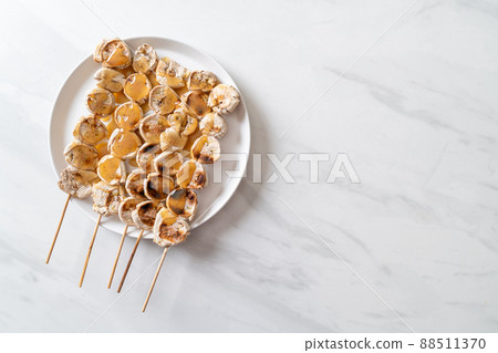Grills Banana with Caramel Sauce Grills Banana with Caramel Sauce 88511370