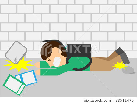 Elementary school student who fell down while commuting to school and broke his tablet 88511476