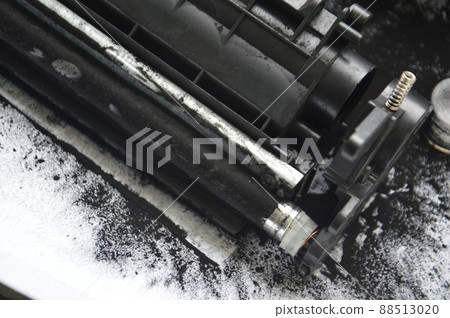 Charging the laser printer cartridge with toner powder 88513020