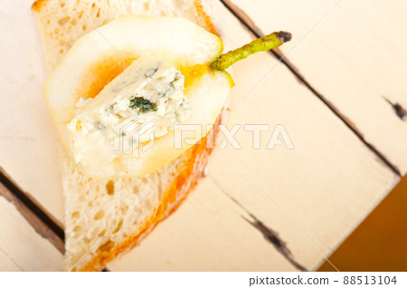 cheese and pears cheese and pears 88513104