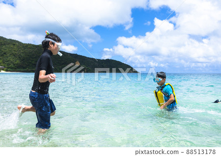 喜歡游泳的孩子 88513178