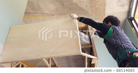 木工。建築工地。木材。室內。木匠。工匠。 木工。建築工地。木材。室內。木匠。工匠。 88514085