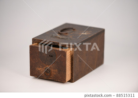 Handbag coin box from the Meiji period 88515311