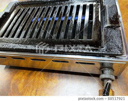 Old-fashioned yakiniku restaurant gas stove 88517921