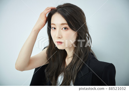 肩夾克的時尚少婦 88521032