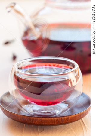 Red tea karkade or hibiscus in glass cup and glass tea pot, vertical, closeup 88525732