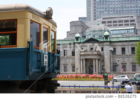 舊大阪市營地鐵105號100型機車(80週年紀念展,背景為日本銀行大阪支行) 舊大阪市營地鐵105號100型機車(80週年紀念展,背景為日本銀行大阪支行) 88526275