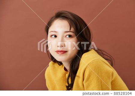 Young woman in knit girly fashion Young woman in knit girly fashion 88528104