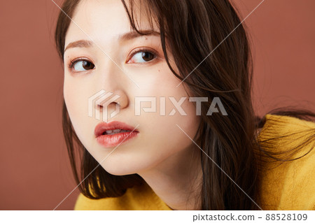 針織少女時尚的年輕女子 88528109