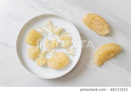 Fresh peeled pomelo, grapefruit or shaddock 88531035