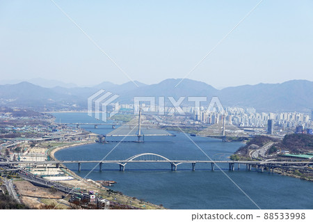 Seoul scenery full of fine dust and pollution Seoul scenery full of fine dust and pollution 88533998