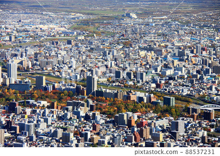 秋天從藻岩山看到的札幌市容 秋天從藻岩山看到的札幌市容 88537231