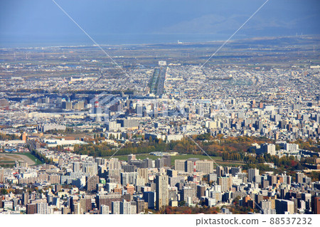 秋天從藻岩山看到的札幌市容 秋天從藻岩山看到的札幌市容 88537232