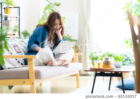 女性電腦遠程辦公生活方式生活 88538057