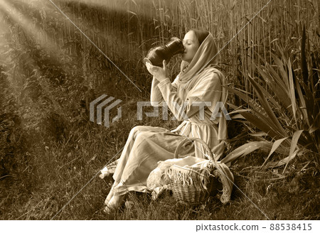 Young slave woman in the garden Young slave woman in the garden 88538415